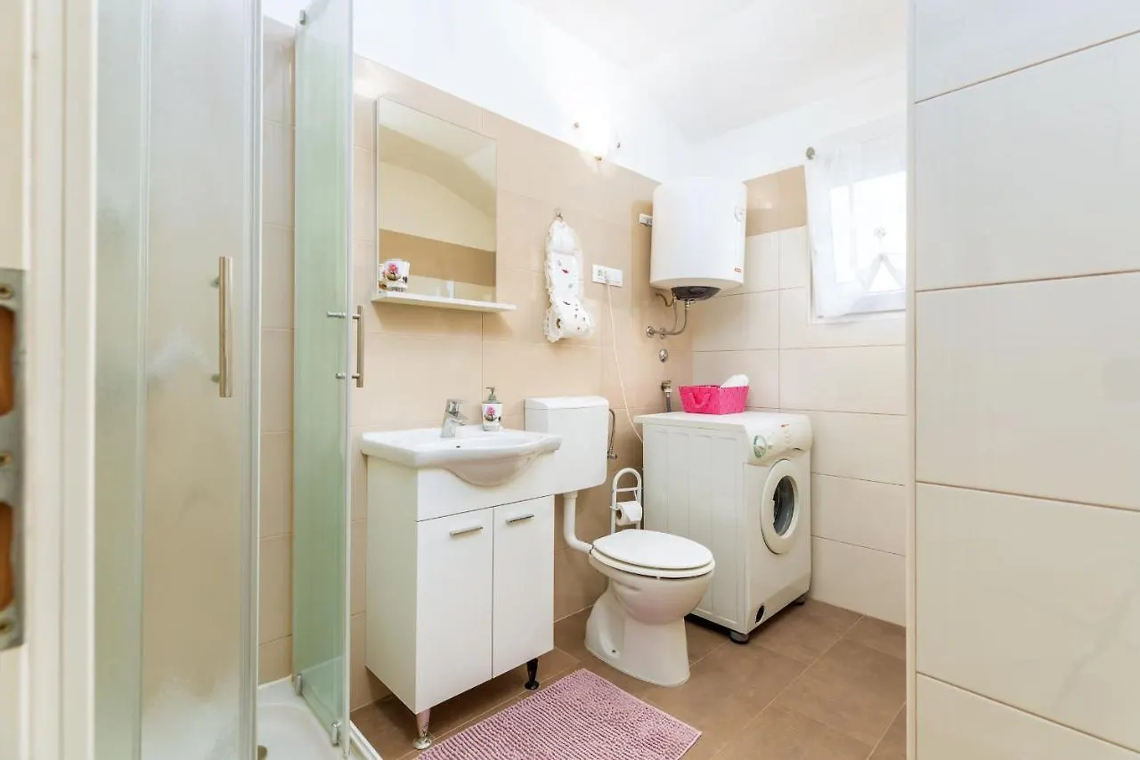 Relax Apartment Ive Pula 0*,  Kroatien