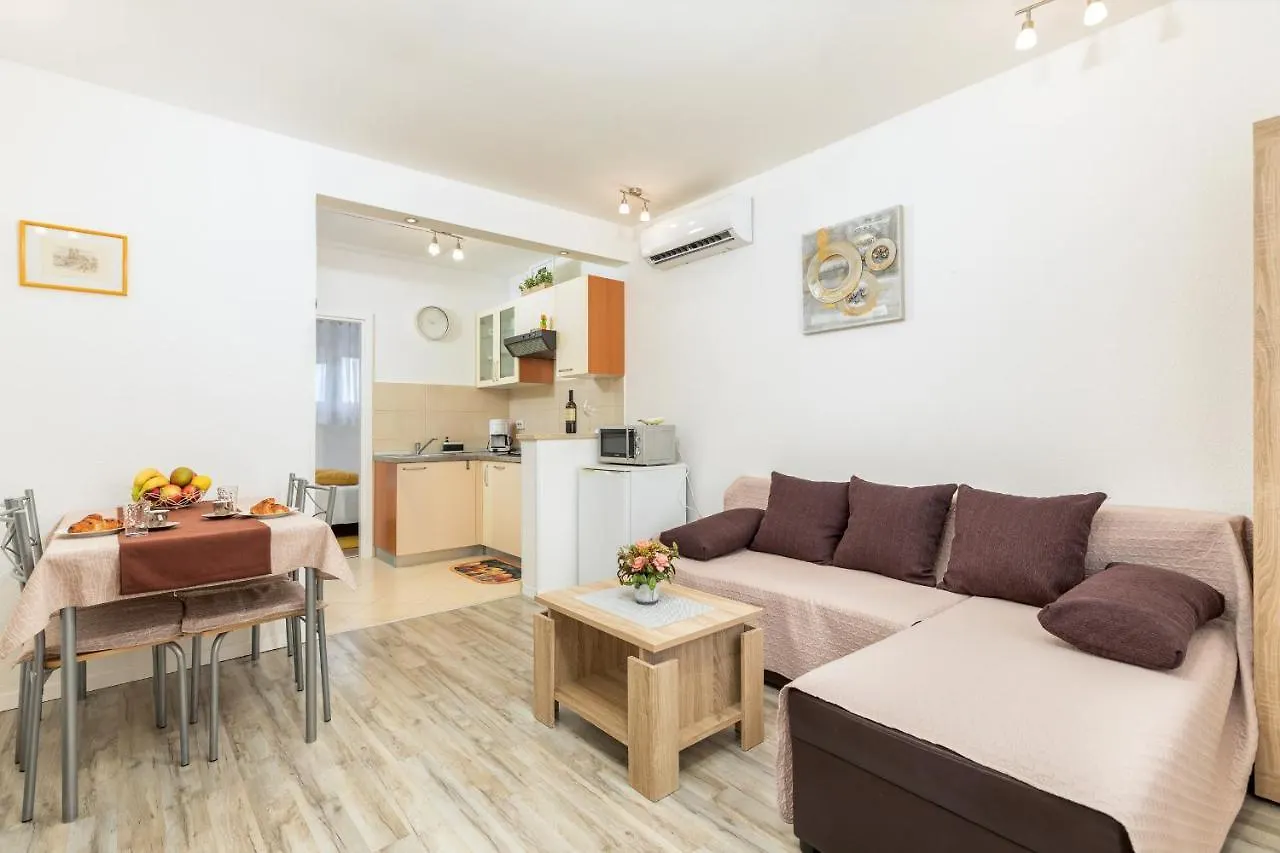 Relax Apartment Ive プーラ