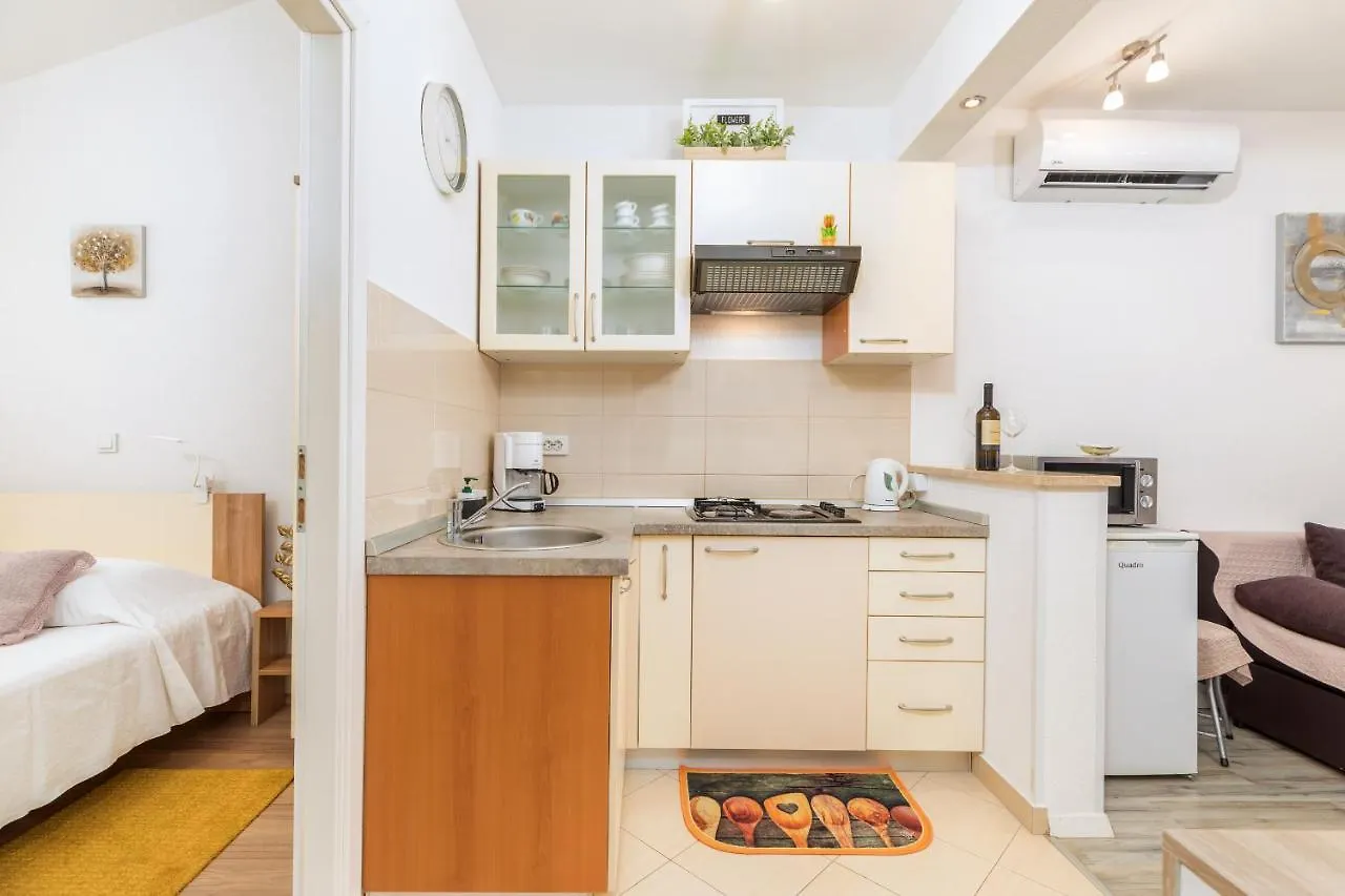 Relax Apartment Ive プーラ