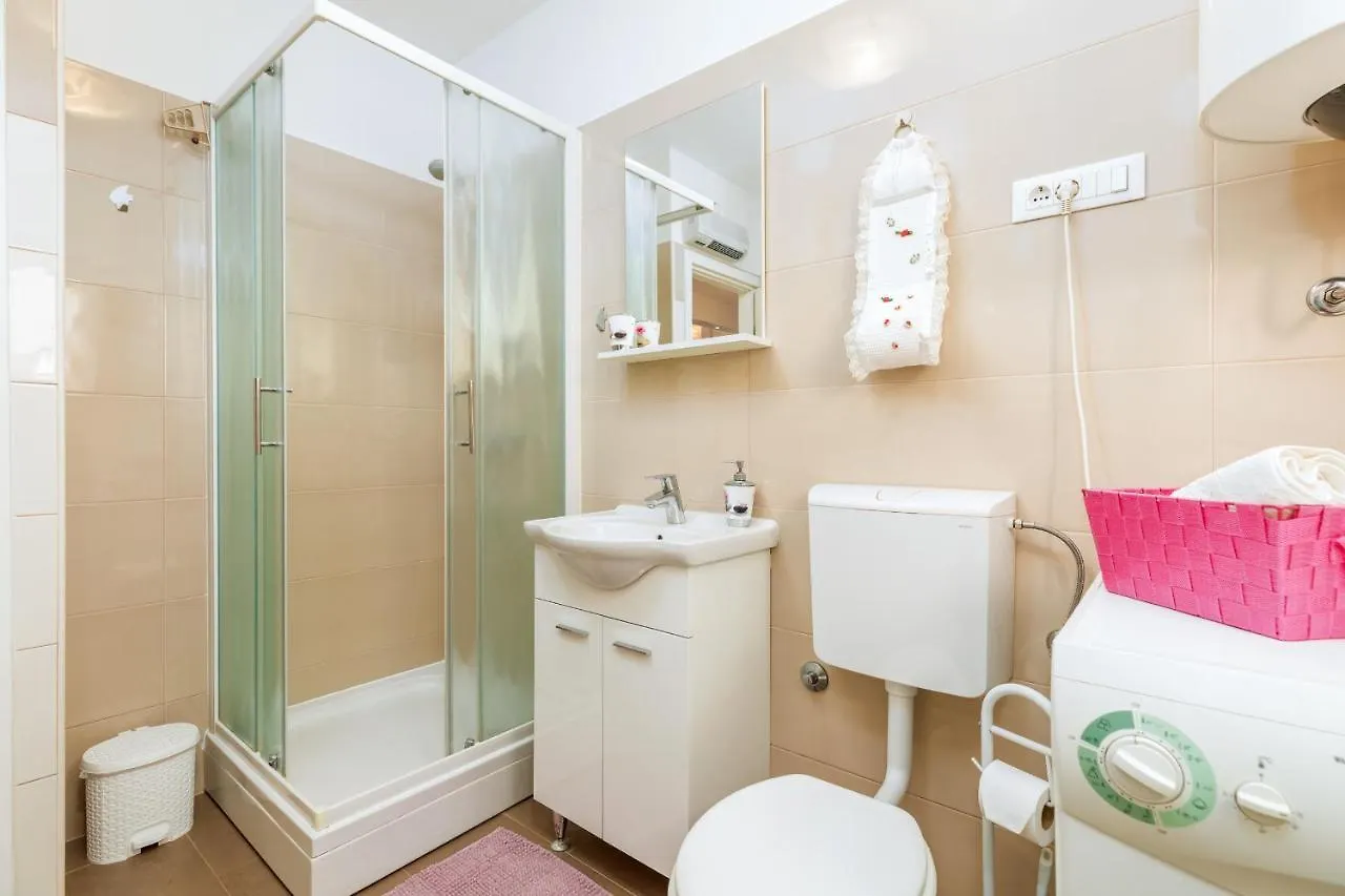 Relax Apartment Ive プーラ クロアチア